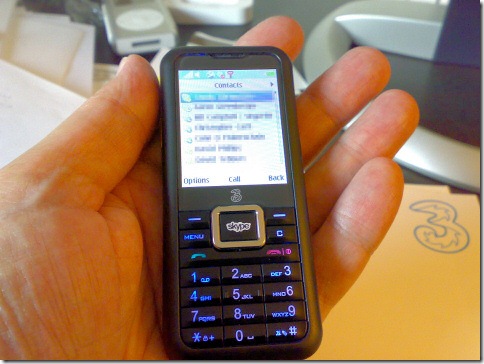 skypephoneinhand2